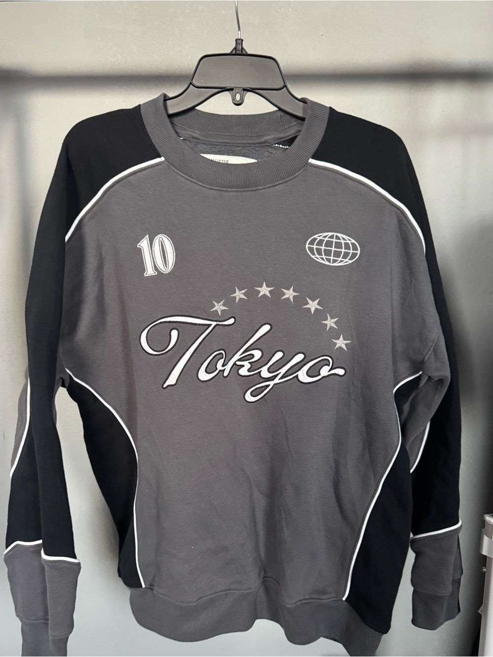 Hollister Tokyo Crewneck Sweater - Gray & Black